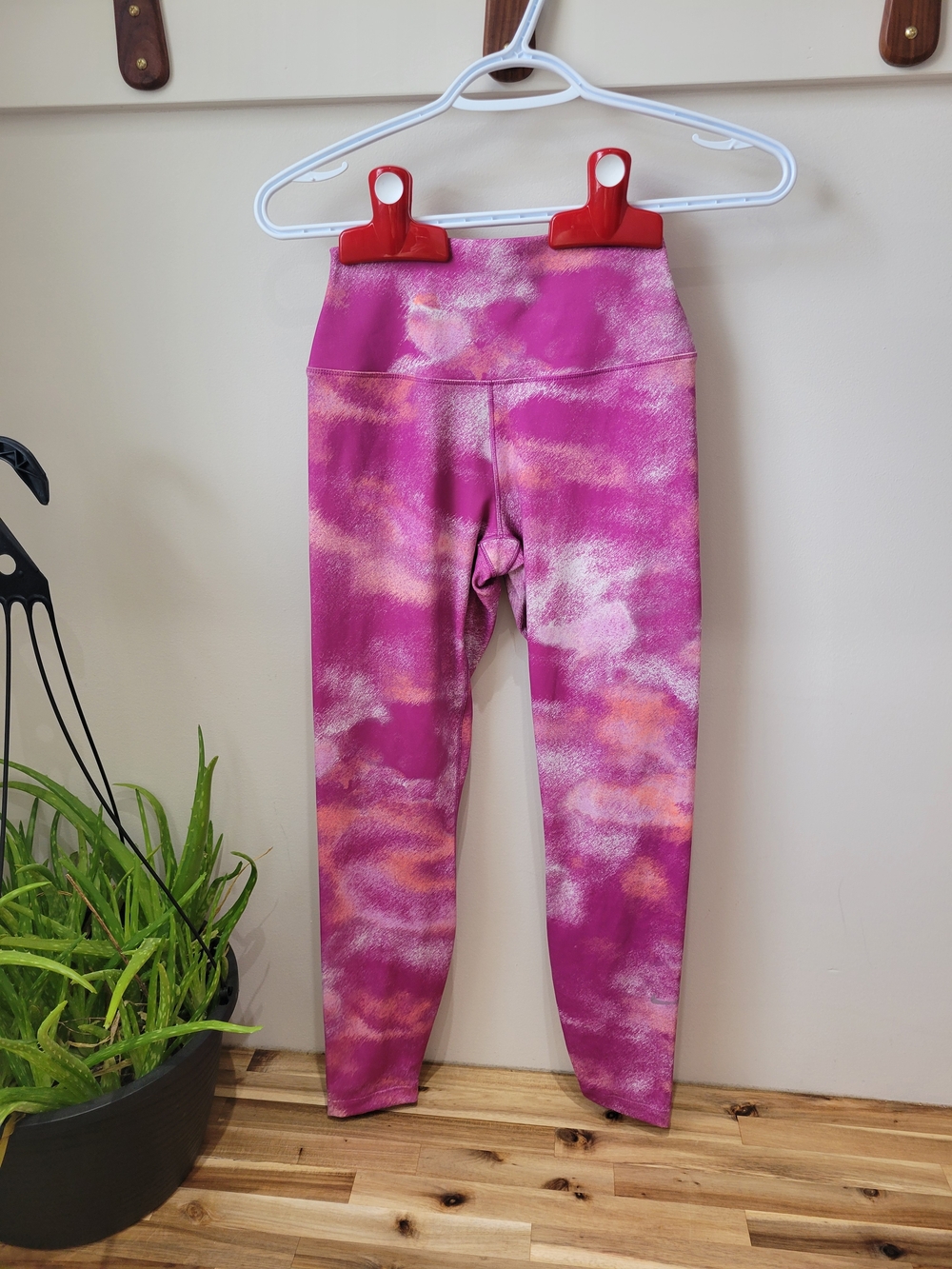 NWT Nike Womens Pink Leggings
